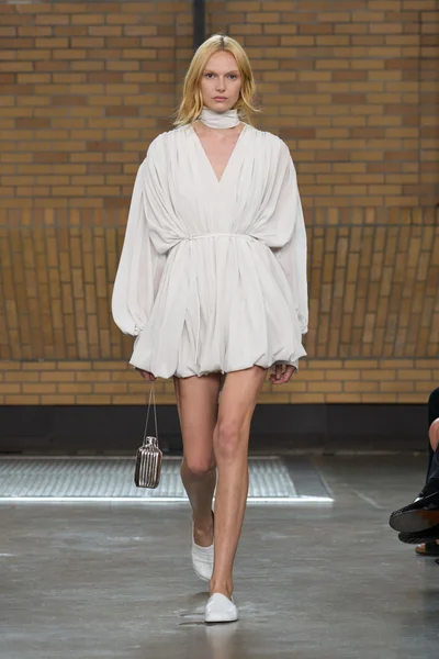 Look 48